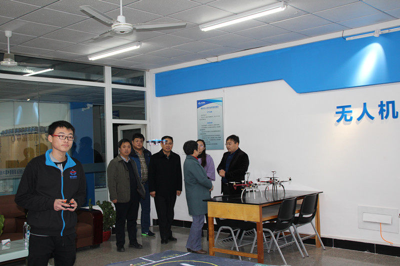 1510627835362354.jpg 河北智飛極農(nóng)無人機(jī)科技|保定ASFC無人機(jī)駕駛員培訓(xùn)考證|打藥撒藥噴藥植保無人機(jī)