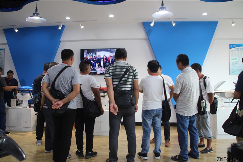 1568011824511972.jpg 河北智飛極農(nóng)無人機(jī)科技|保定ASFC無人機(jī)駕駛員培訓(xùn)考證|打藥撒藥噴藥植保無人機(jī)