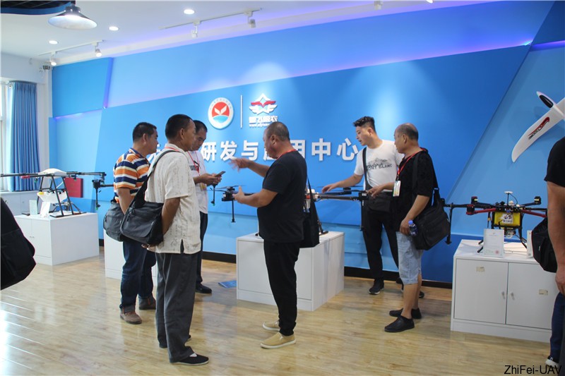 1568011825698860.jpg 河北智飛極農(nóng)無人機(jī)科技|保定ASFC無人機(jī)駕駛員培訓(xùn)考證|打藥撒藥噴藥植保無人機(jī)