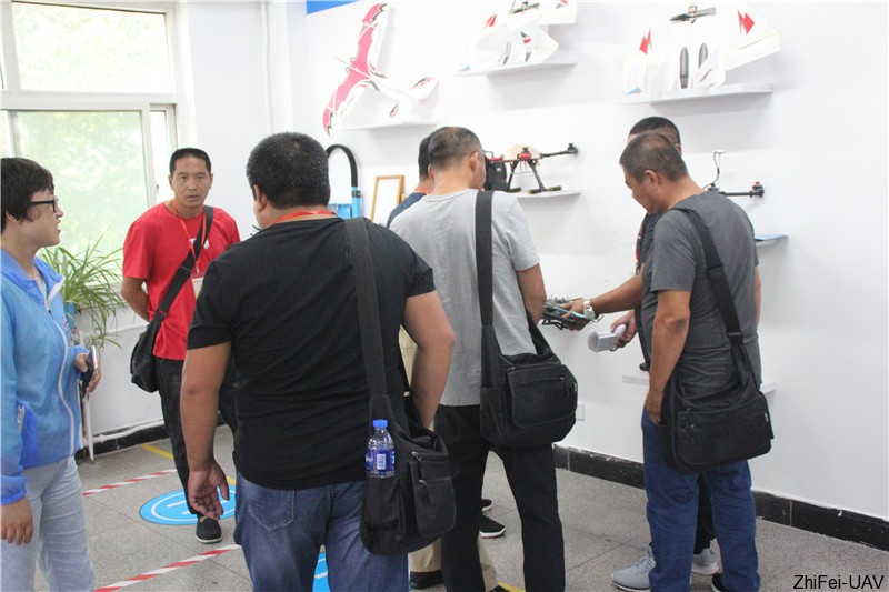 1568012386953623.jpg 河北智飛極農(nóng)無人機(jī)科技|保定ASFC無人機(jī)駕駛員培訓(xùn)考證|打藥撒藥噴藥植保無人機(jī)